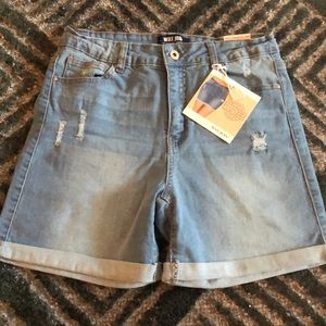 WAX jean shorts light wash. NWT! Summer time fine!